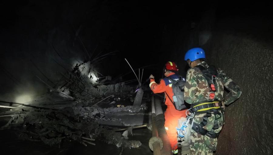 Investigadores chinos revelan el mecanismo de amplificación detrás del mortal deslizamiento de tierra en Nepal