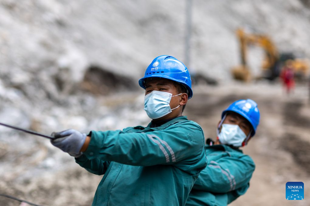 Suministro de electricidad es restaurado en puerto fronterizo afectado por avalancha de lodo en Xizang, China
