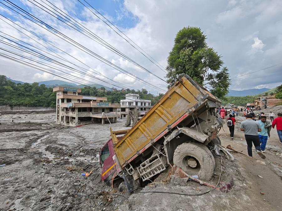 Muertos por avalancha de lodo en Nepal ascienden a 1.252 con 4.875 desaparecidos, según la Policía