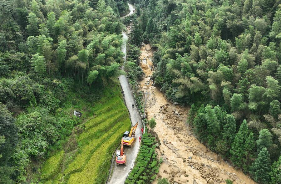 Evacuan a más de 15.000 personas tras deslizamientos de tierra y lodo en provincia de Jiangxi, este de China