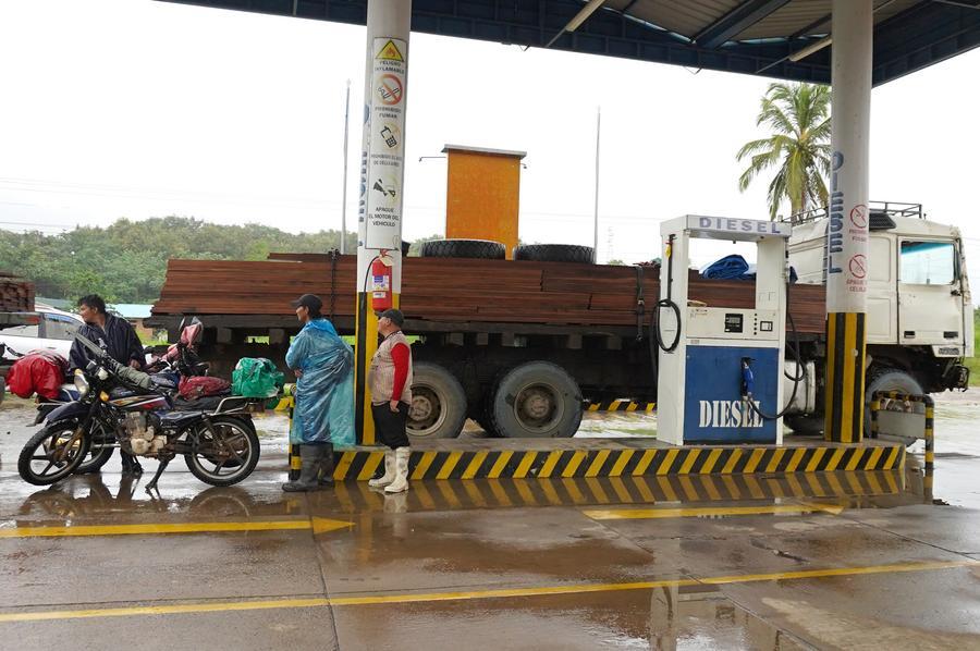 Gobierno de Bolivia defiende fin de subsidio a combustibles y niega que sea condición del FMI