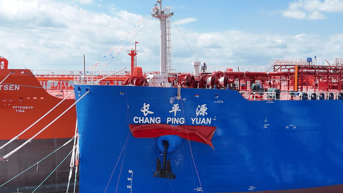 China construye un VLGC compatible con ambas esclusas del Canal de Panamá