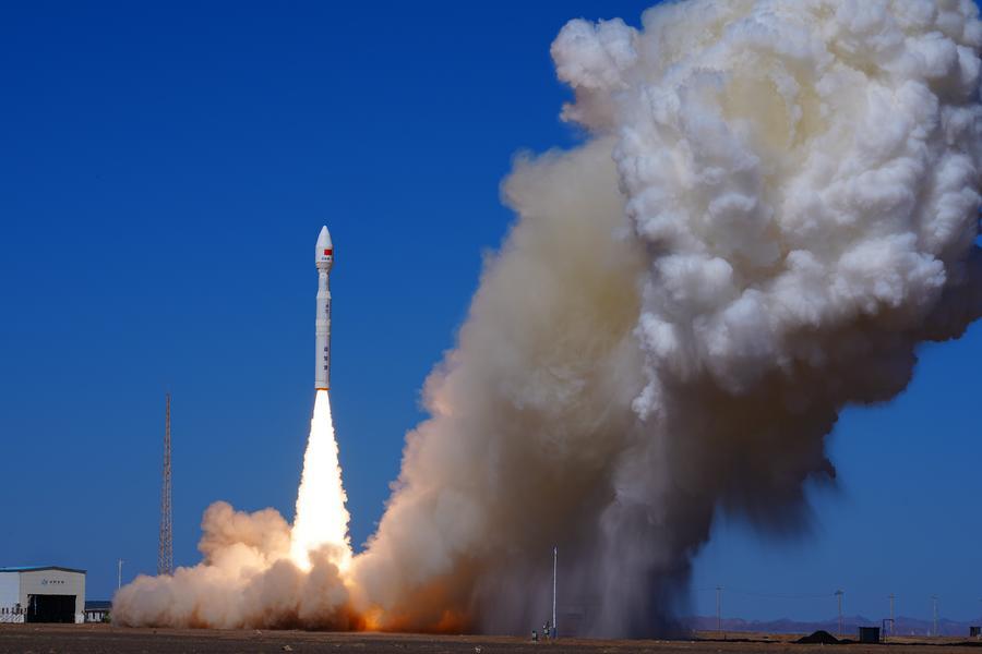 China lanza nuevo grupo de satélites