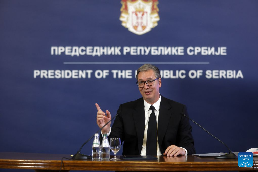 Vucic dimite como presidente de Serbia