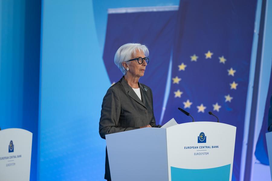 Mayores precios de energía aumentan riesgos de inflación en eurozona, afirma Lagarde