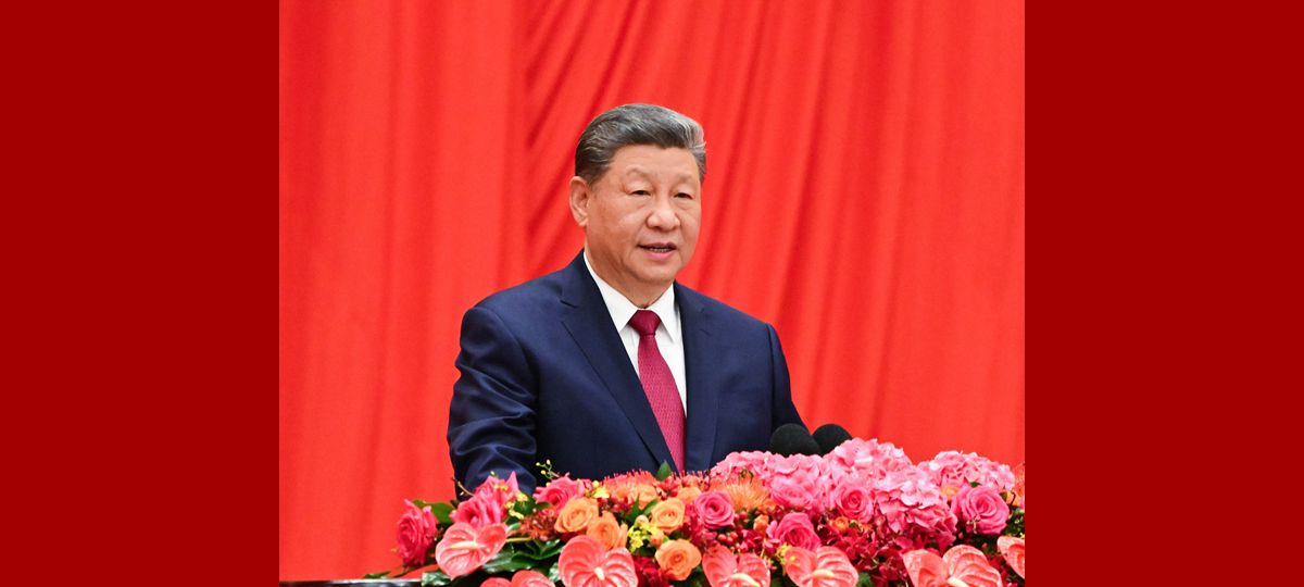 Xi pide firme confianza y pasos sólidos hacia la revitalización nacional de China