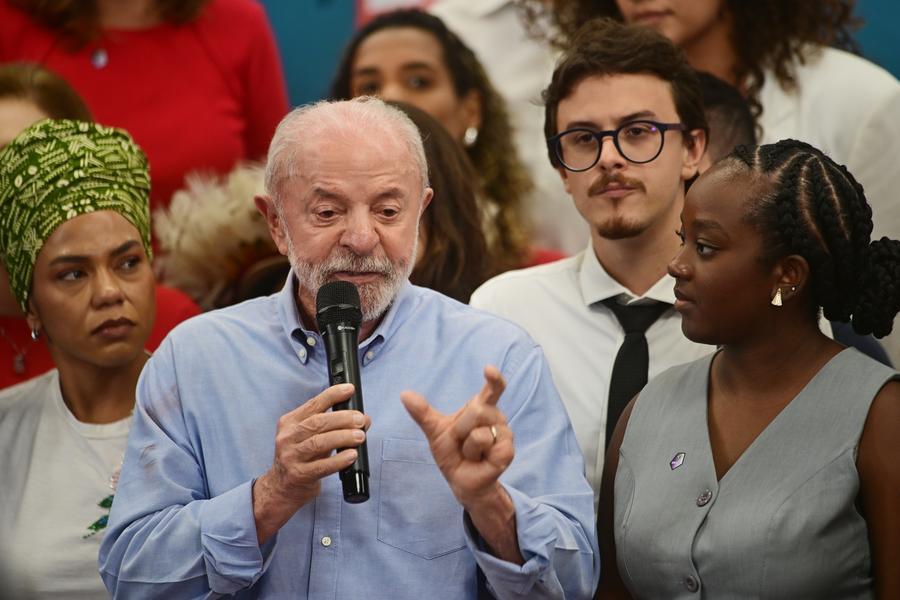 Lula defiende subsidio a combustibles para frenar impacto de crisis energética en Brasil