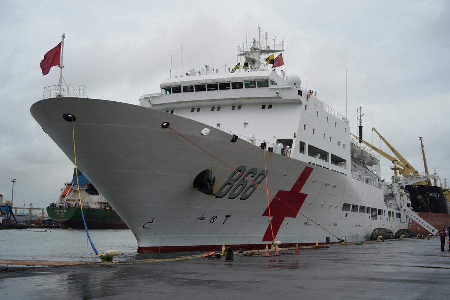 Buque hospital de la Armada china llega a Ghana para misión médica