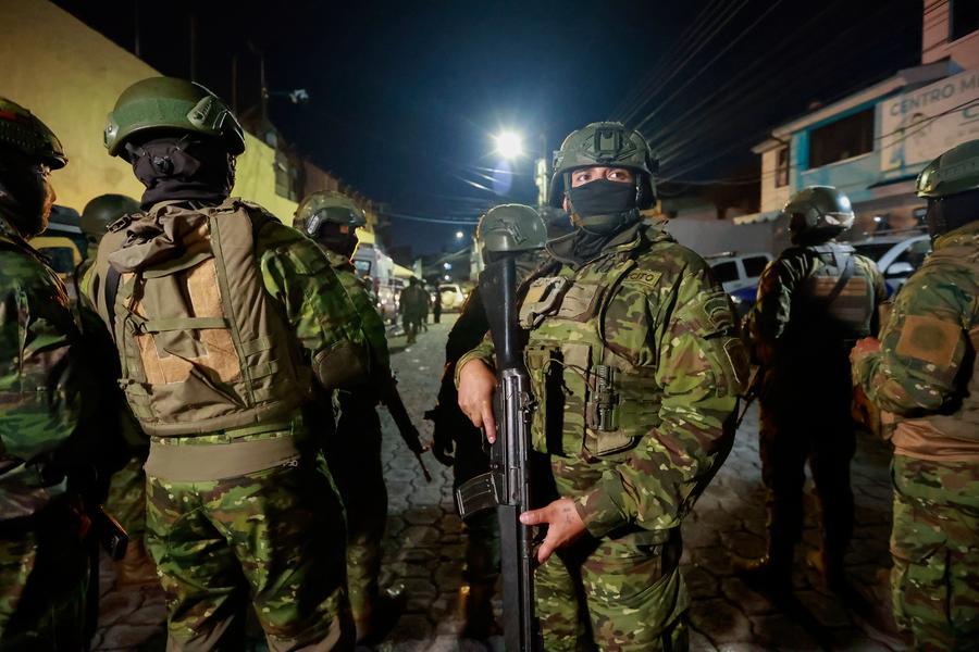 Presidente ecuatoriano destaca labor militar contra crimen organizado