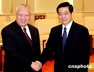  \r\nEl presidente Hu Jintao se entrevist� con Tung Chee-wah \r\n