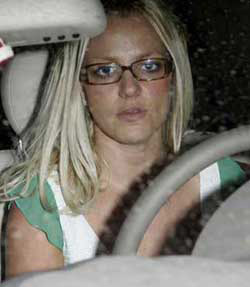 Britney Spears acusada de conducir auto sin licencia y de huir luego de causar un accidente