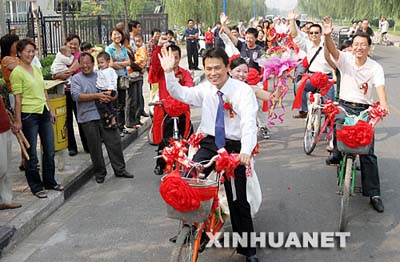 En el Día sin Coche, se celebra la boda en bicicletas