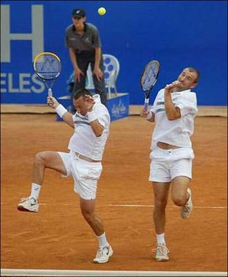 Grupo de fotos de la estraña escena de deportes que hacen reírse a carcajadas
