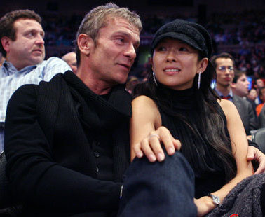 Zhang Ziyi, con su novio, asistieron a un encuentro de baloncesto para alentar a Yao Ming