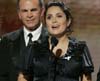 Salma Hayek portavoz de un programa de vacunas
