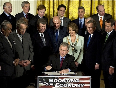 Bush firma plan de estímulo económico para evitar recesión