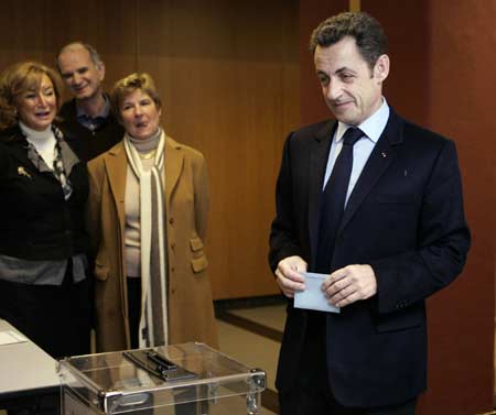 El partido de Sarkozy sufre revés en las elecciones locales