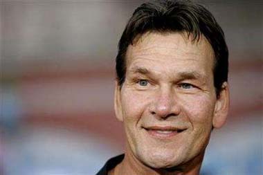 El actor golpeado con cáncer Patrick Swayze “fotografiado con cigarro”