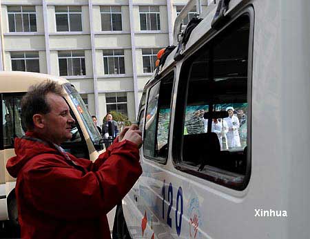 Diplomáticos extranjeros visitan Lhasa después de disturbios