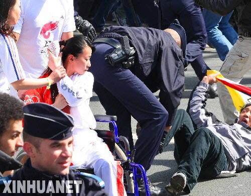 Presidente de Senado francés transmite nota de simpatía de Sarkozy a portadora china de la antorcha