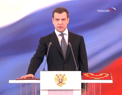 Medvedev jura como presidente de Rusia
