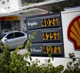 Precio de petróleo registra nueva alza a pesar de alza en inventarios de EEUU y dólar más fuerte