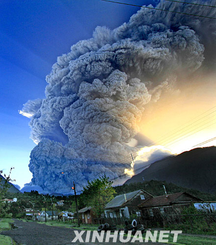 Erupción volcánica Chaiten cubre de cenizas Esquel de Argentina