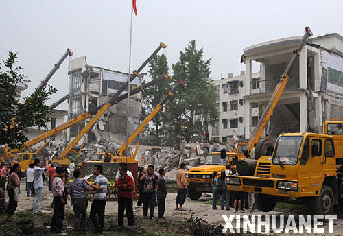 Cifra de muertos por el sismo sube a casi 10.000 en Sichuan
