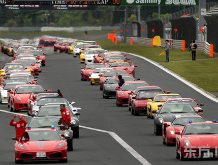 Un desfile de 490 vehículos Ferrari para crear un recórd histórico