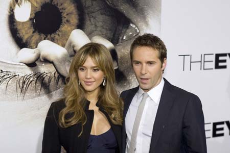 La símbolo sexy, Jessica Alba, se casa de forma discreta con novio de largo tiempo