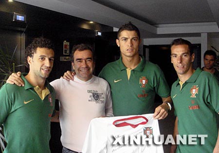 C. Ronaldo subasta camiseta para ayudar a damnificados de seismo en Sichuan, China