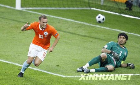 Holanda se impusó a Italia 3 a 0, la primera victoria durante 30 años sobre ex campeón