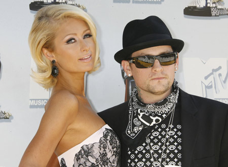 Paris Hilton tiene apuros por casarse