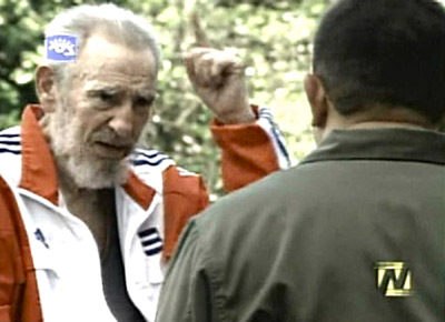 Fotos de vídeo muestran a Fidel Castro conversando con Chávez