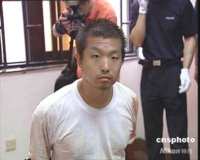 Hombre asesina a cinco policías por venganza en Shanghai