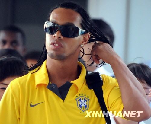 Ronaldinho Milán perseguido por fans chinos