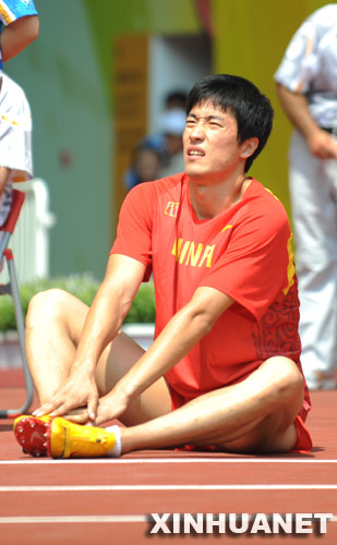 Atleta chino Liu Xiang abandona la Olimpiada por lesión