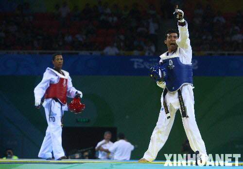 Chávez felicita a ganadora de medalla olímpica taekwondista Dalia Contreras