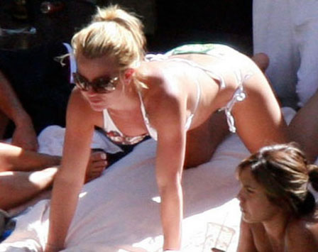 Britney Spears, vestida de bikini, muestra fruto de su adelgazamiento