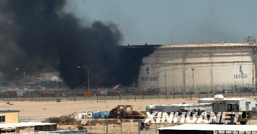 Incendio en la mayor refinería de petróleo de Mina al Ahamadi, Kuwait