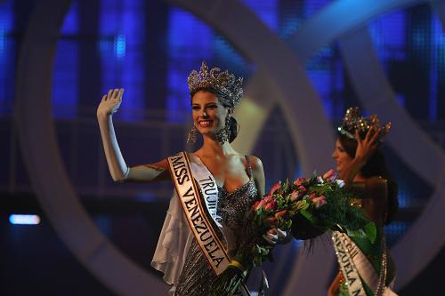 Chica de 17 años se corona con título Miss Venezuela 2008