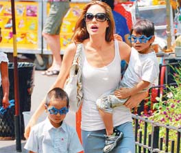Corre el rumor de que Angelica Jolie se riña con la madre de Brad Pitt