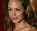 Angelina Jolie combate contra el sueño desde que nacieron los gemelos