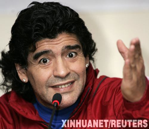 Maradona logra la victoria en su primer partido como seleccionador 
