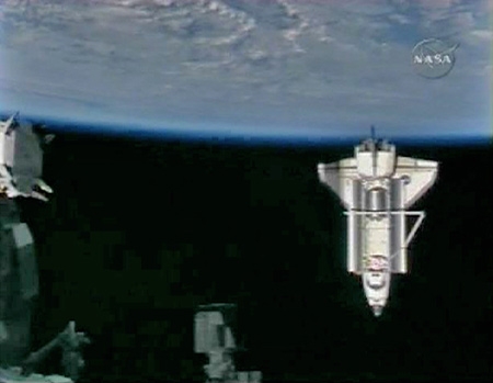 Transbordador espacial Endeavour de EEUU aterriza en California después de misión