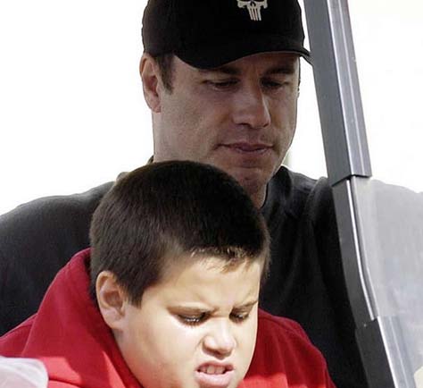 El hijo de John Travolta, de 16 años, murió repentinamente de epilepsia durante sus vacaciones