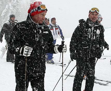 Putin y Medvedev esquían juntos celebrando el Día de Año Nuevo
