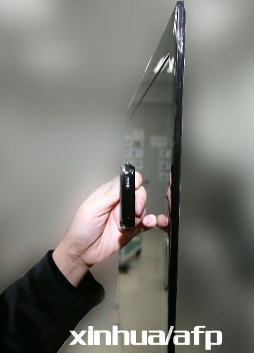 Samsung exhibe televisor de cristal líquido de 6,5 mm de espesor, el más delgado de su tipo en el mundo