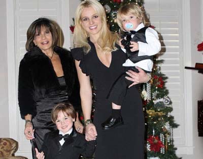 Britney Spears da a conocer fotos de familia feliz
