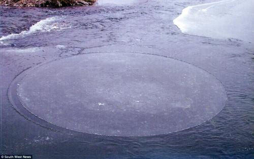 Extraños círculos de hielo aparecen en Bran Bretaña